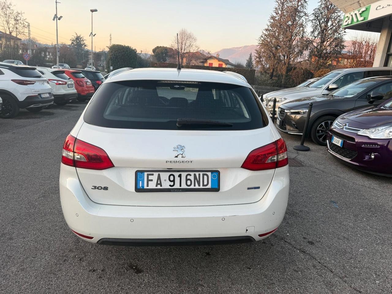 Peugeot 308 BlueHDi 120 S&S EAT6 SW Allure