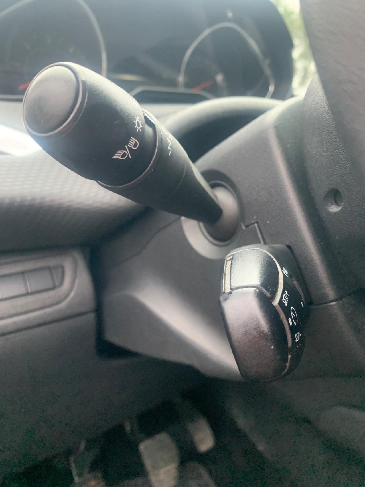 Peugeot 208 1.4 HDi 68 CV 5p Allure 130000KM