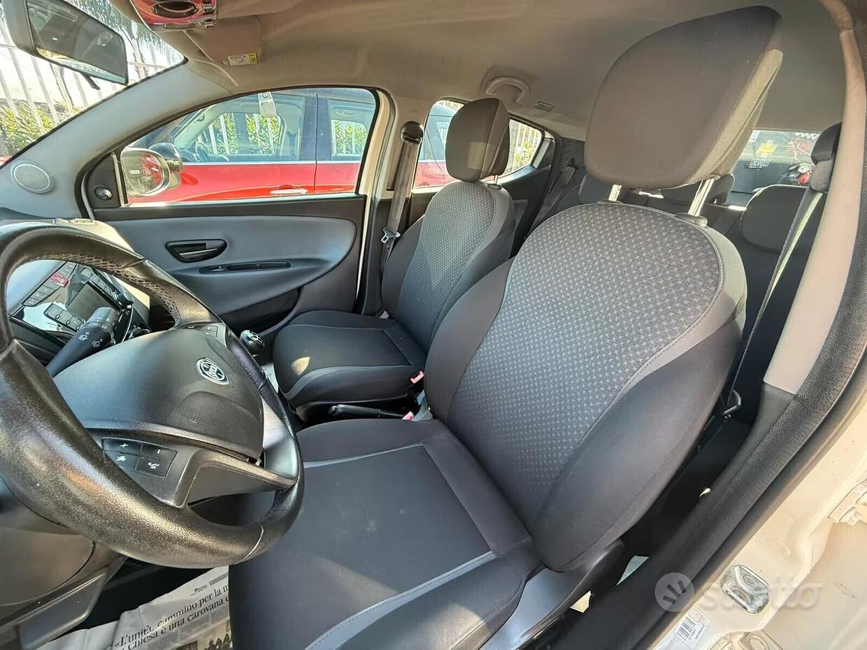 Lancia Ypsilon 2016 GPL di serie