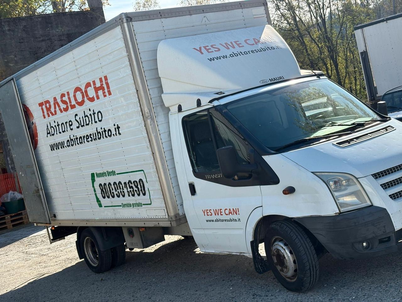 Ford Transit centinato con gancio traino