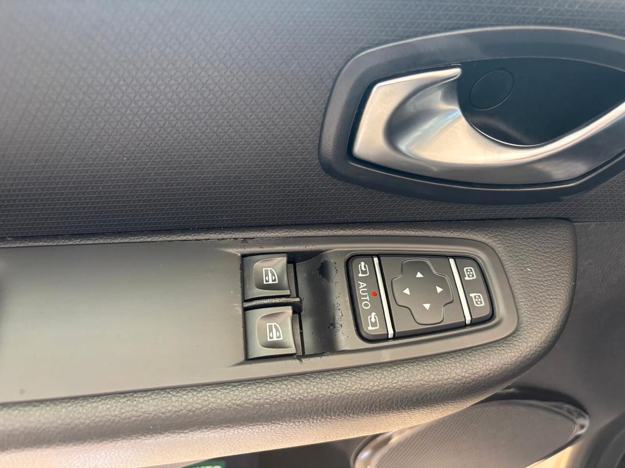 RENAULT CLIO ANNO 2018 BZ 1.2 ADATTA NEOPATENTATI KM 100 MILA
