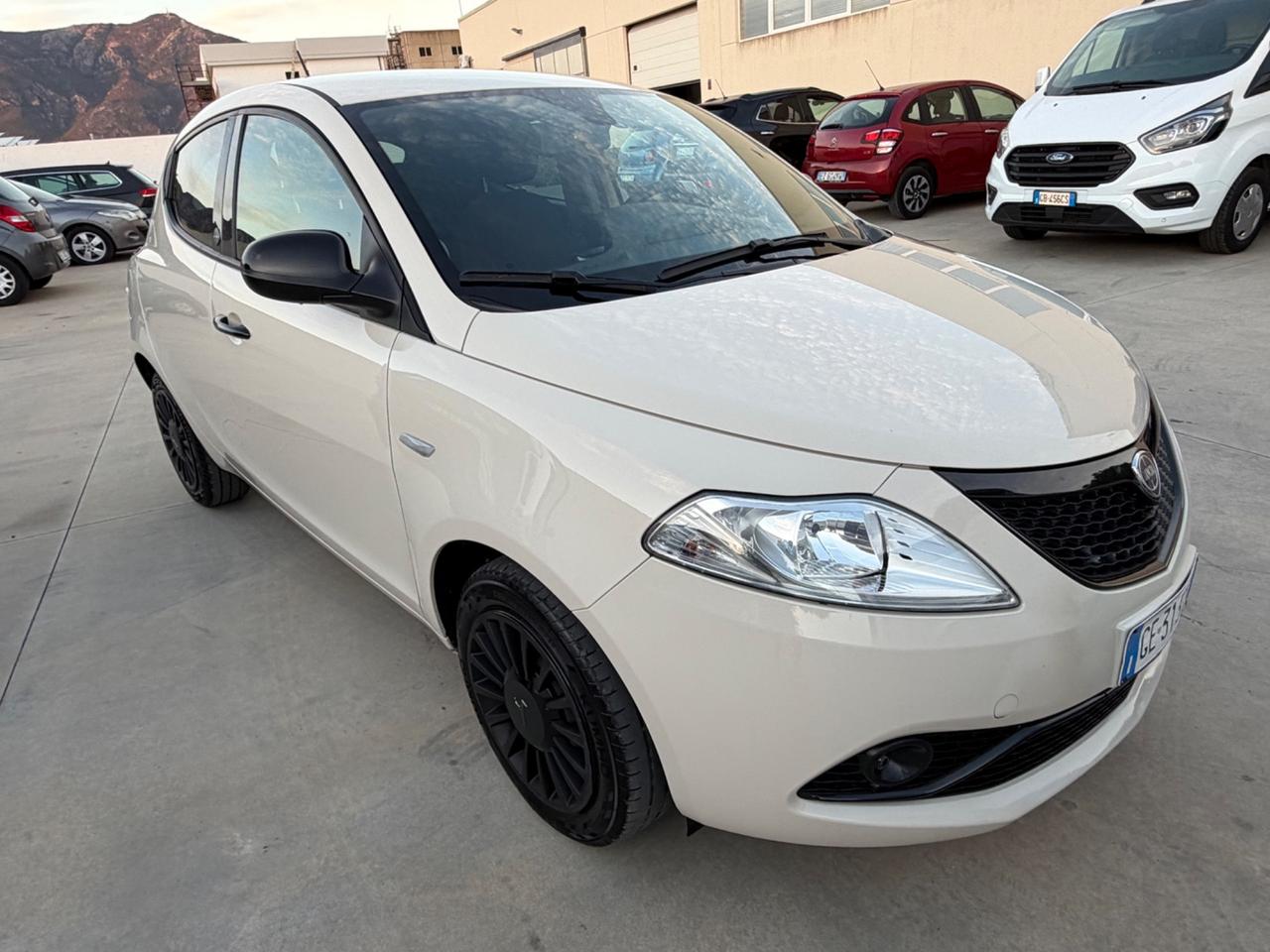 Lancia Ypsilon Hybrid 51 KW Ecochic Gold 2021
