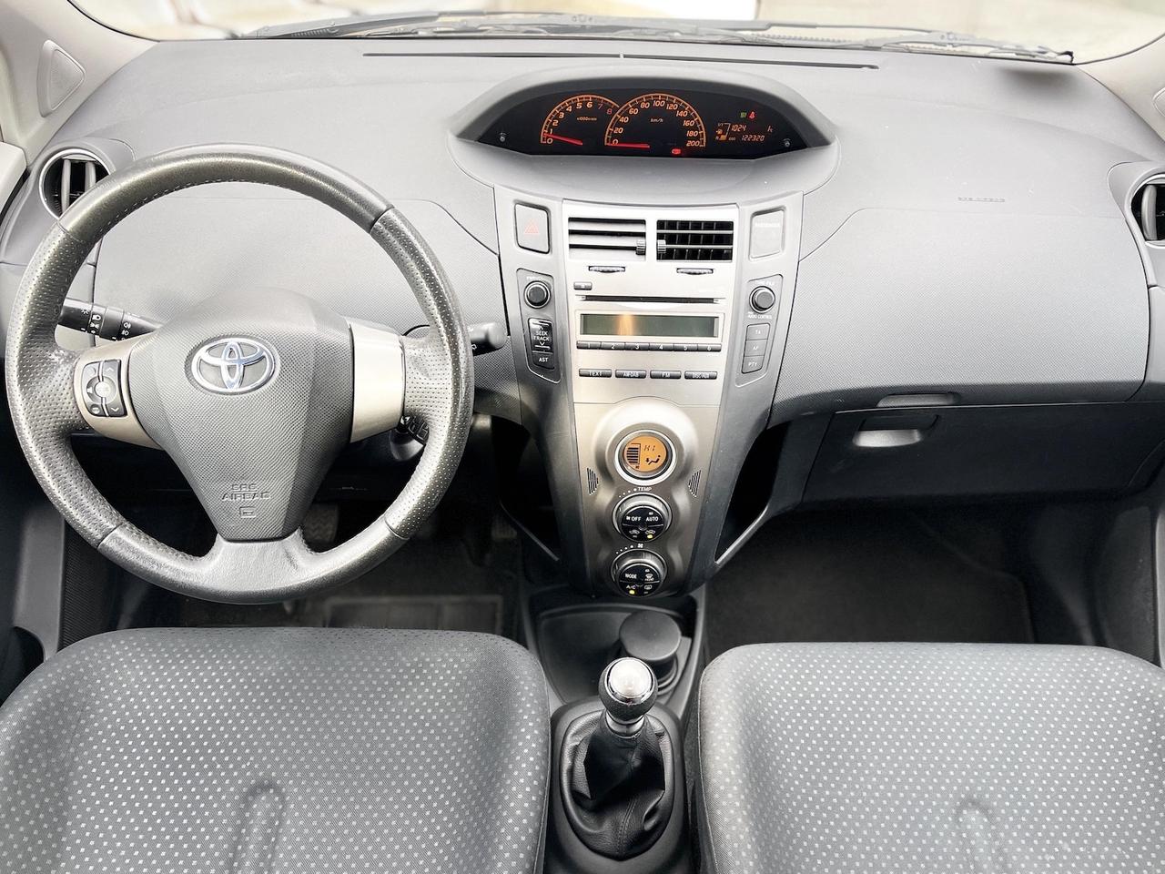 Toyota Yaris 1.3 Benzina 100CV E4 Neo - 2010