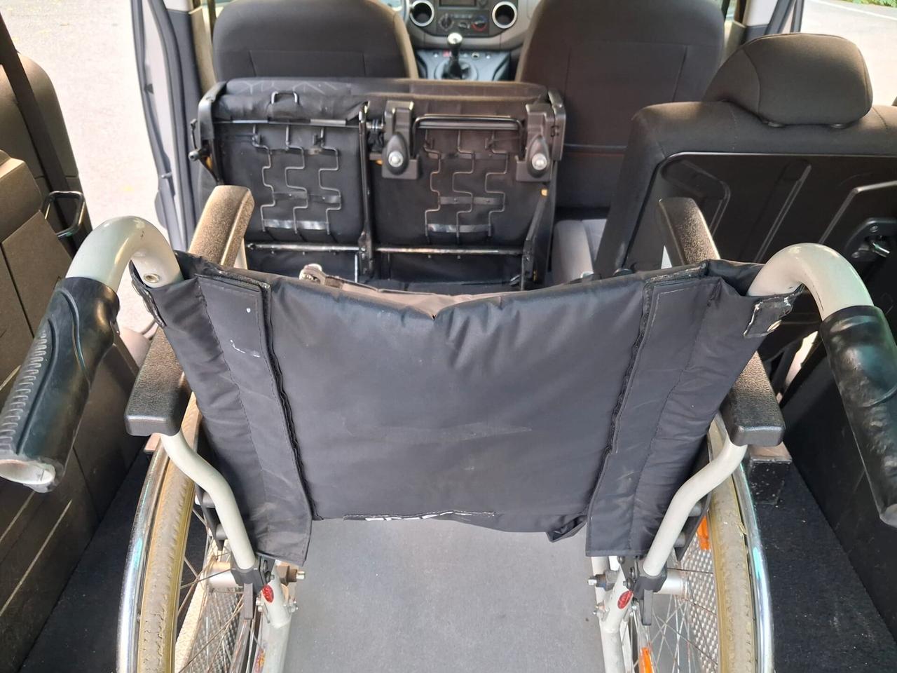 Peugeot Partner Pianale ribassato con rampa disabili in carrozzina