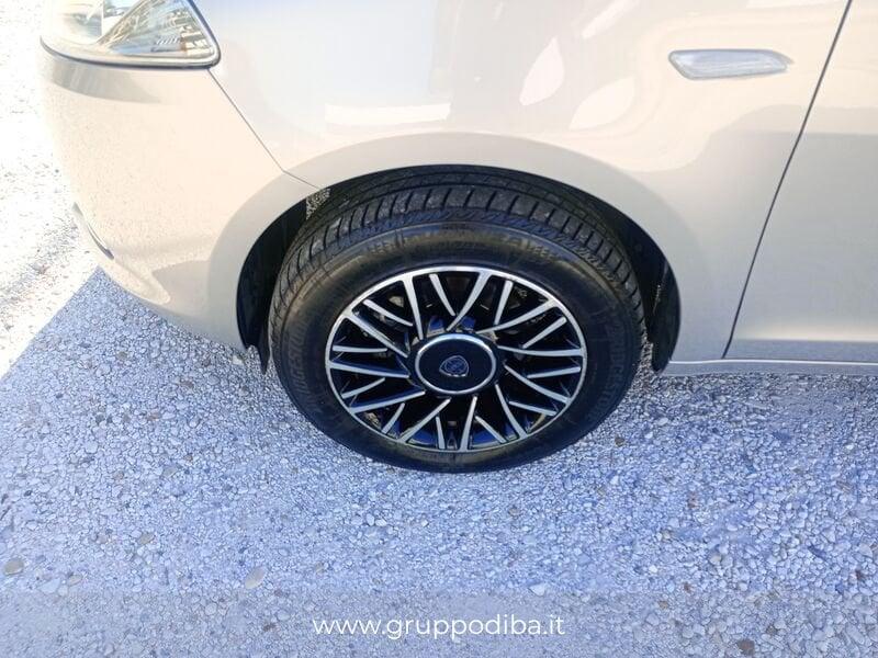 Lancia Ypsilon III 2011 Benzina 0.9 t.air Silver ecochic metano 80cv E6