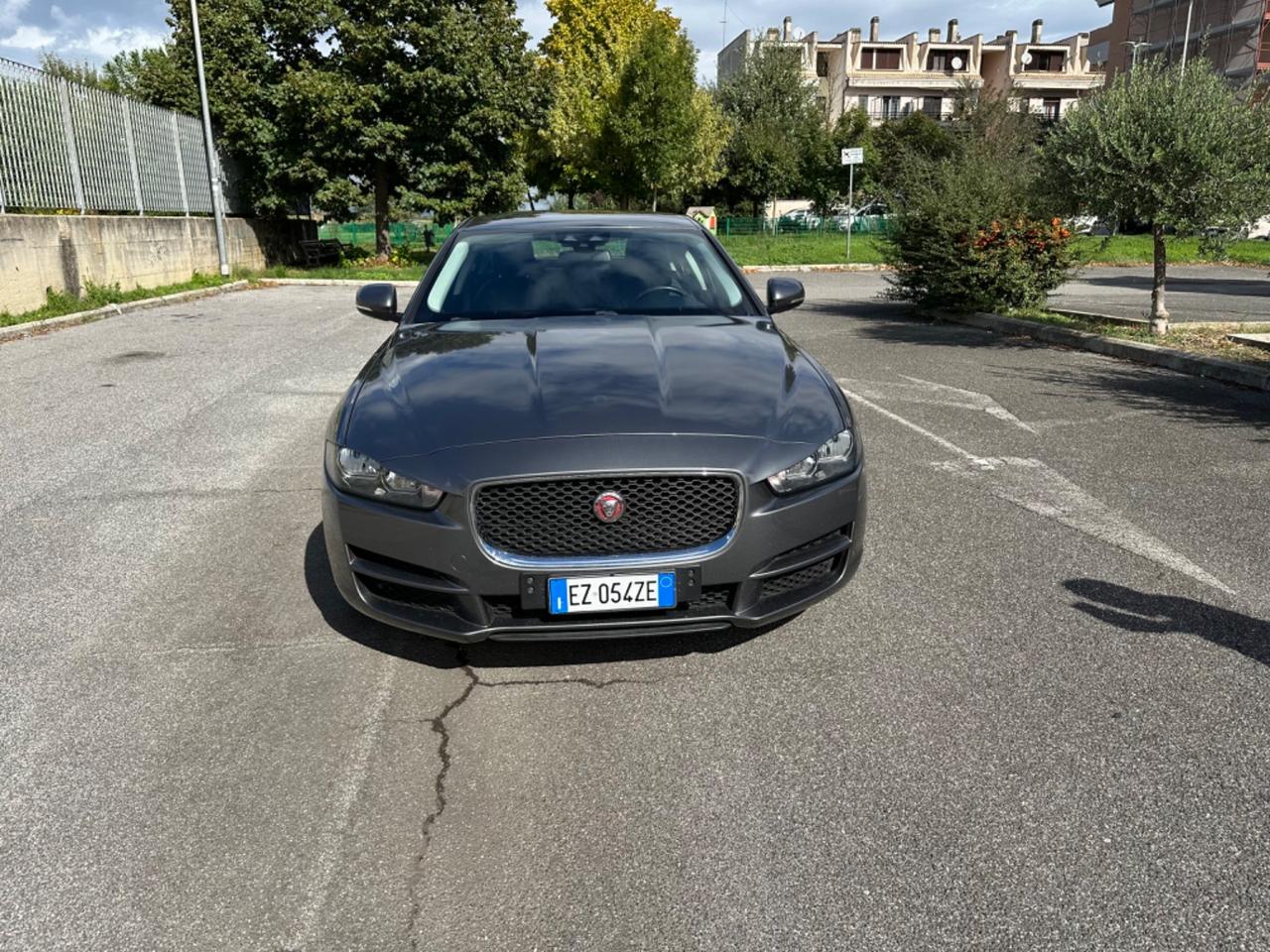 Jaguar XE 2.0 D Turbo aut. Pure