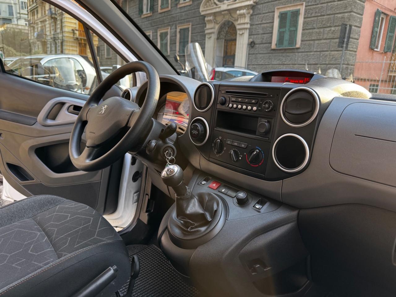 Peugeot Partner Tepee BlueHDi 100 4x4 Active Traction Control