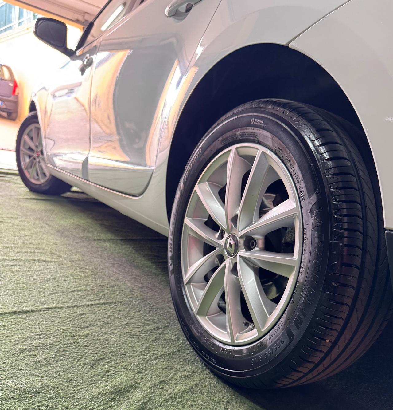 Renault Megane Mégane dCi 8V 110 CV EDC
