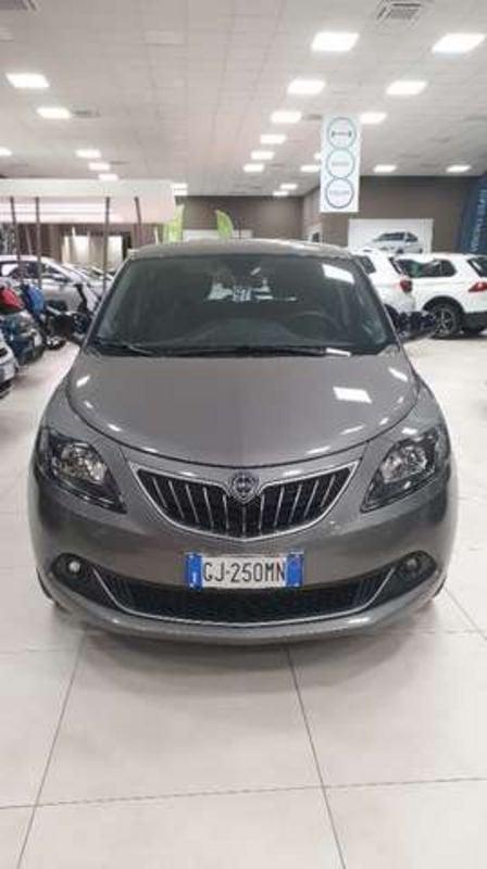 Lancia Ypsilon 1.0 FireFly Hybrid Silver