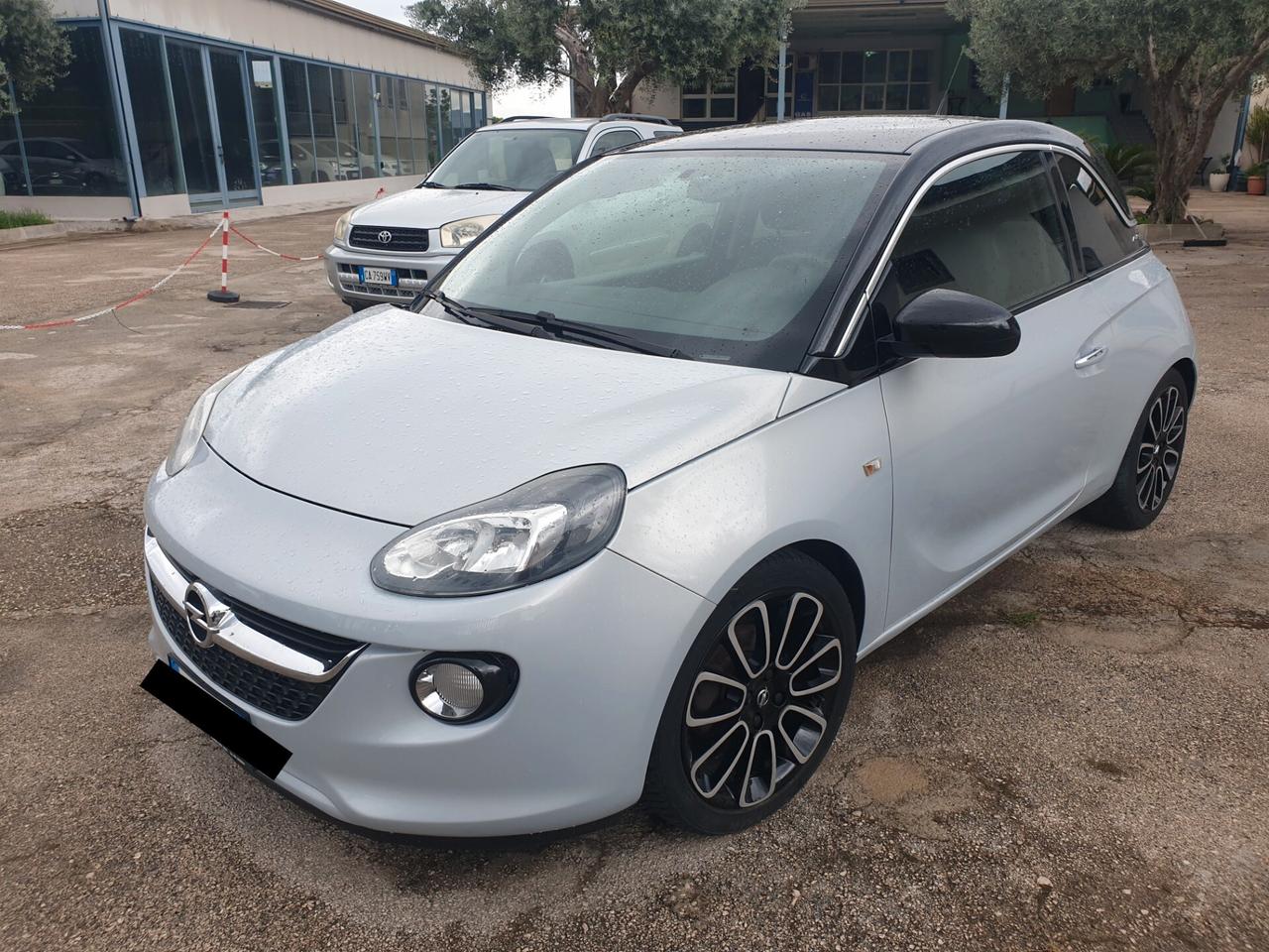 Opel Adam 1.2 70 CV Slam