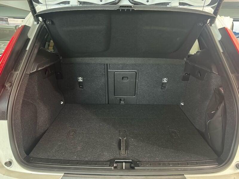 Volvo XC40 B3 automatico Ultra Dark