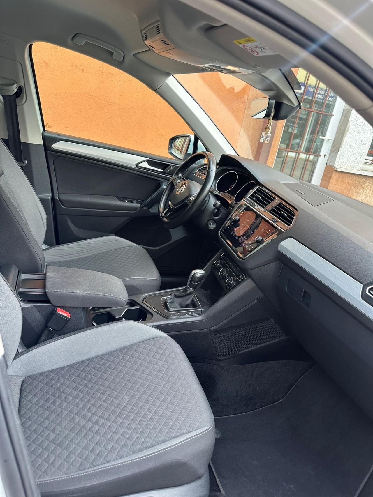 Volkswagen Touran 2.0 TDI 150 CV SCR DSG Business BlueMotion Technology