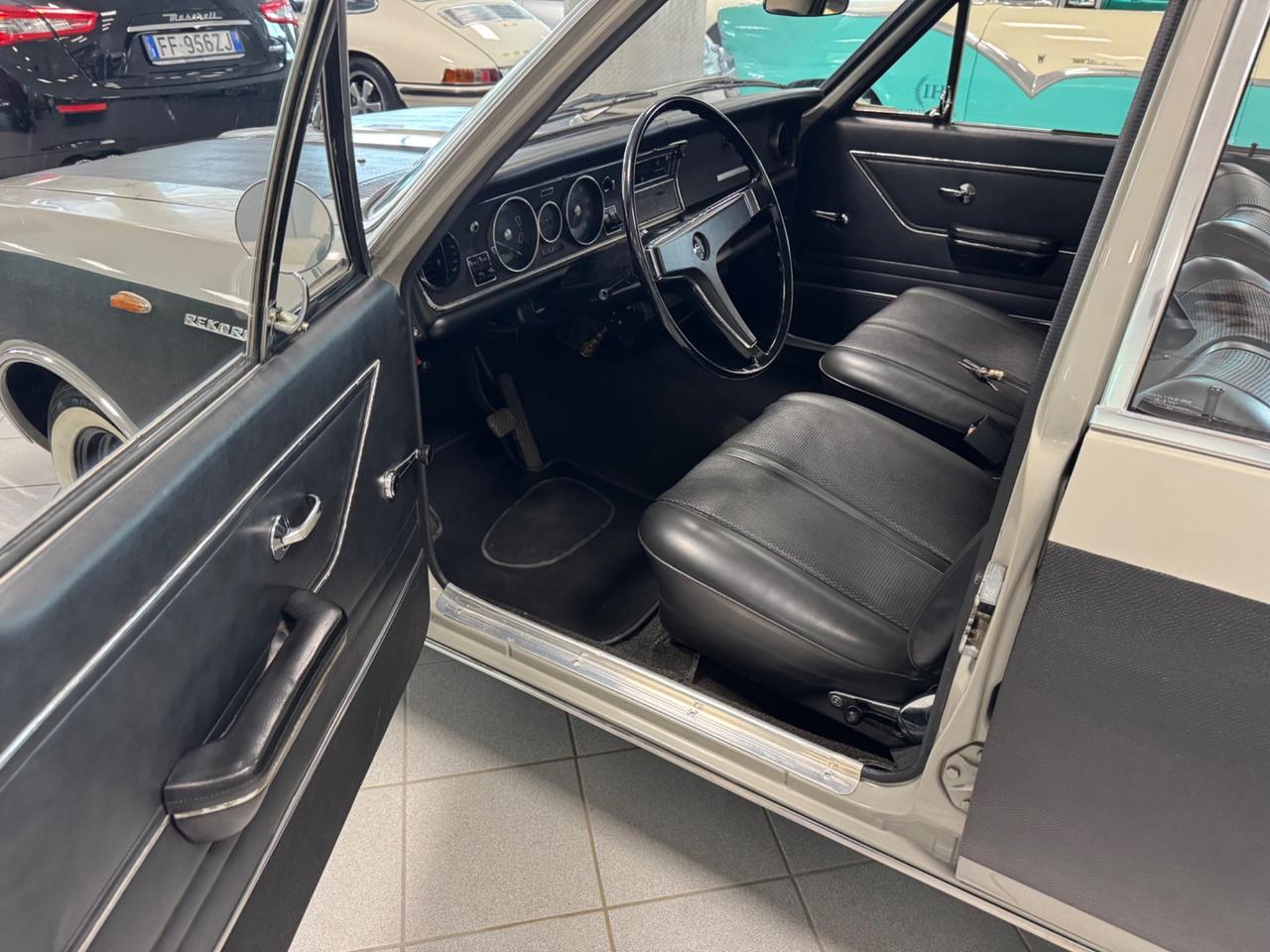 Opel Rekord 1.9 C Lusso Automatic/Clima