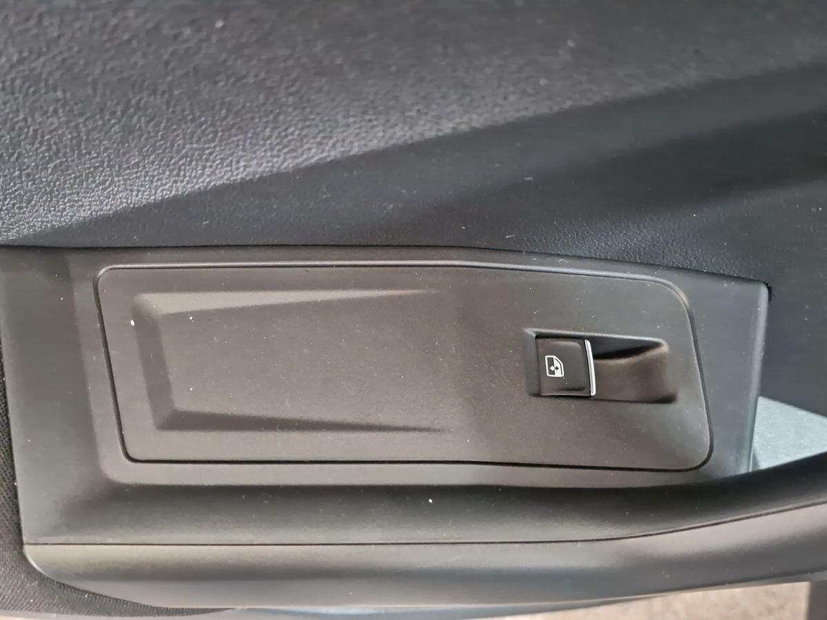 VOLKSWAGEN T - ROC 1.0 T STYLE