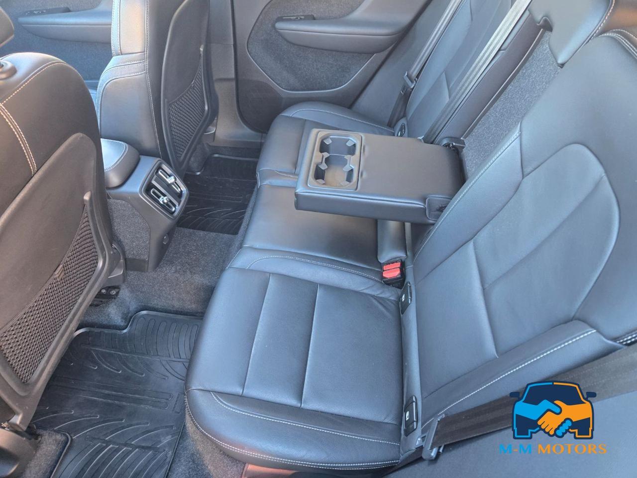 VOLVO XC40 D4 AWD Geartronic Momentum