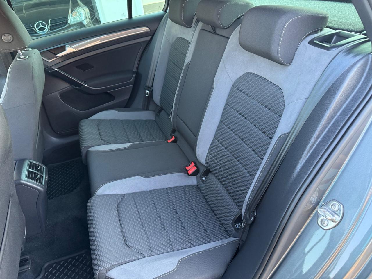 Volkswagen Golf R-LINE 1.6 TDI 115 CV 5p.