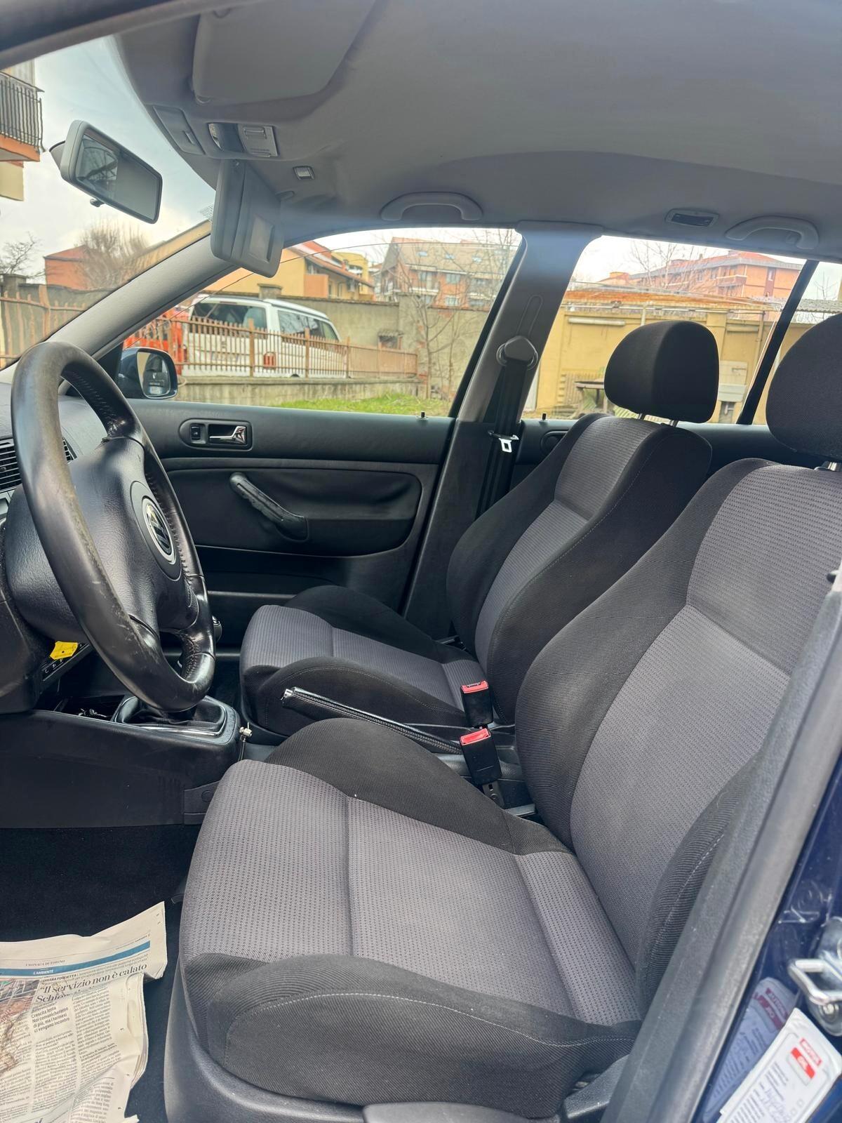 Volkswagen Golf 1.4 16V cat 5 porte