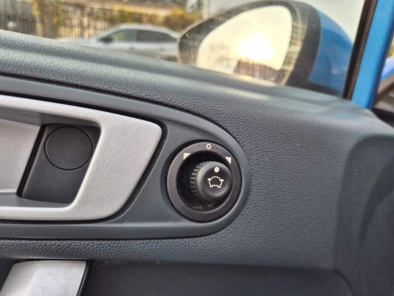 FORD Fiesta 6ª serie Bs Fiesta Ikon 1.2 16V 82...