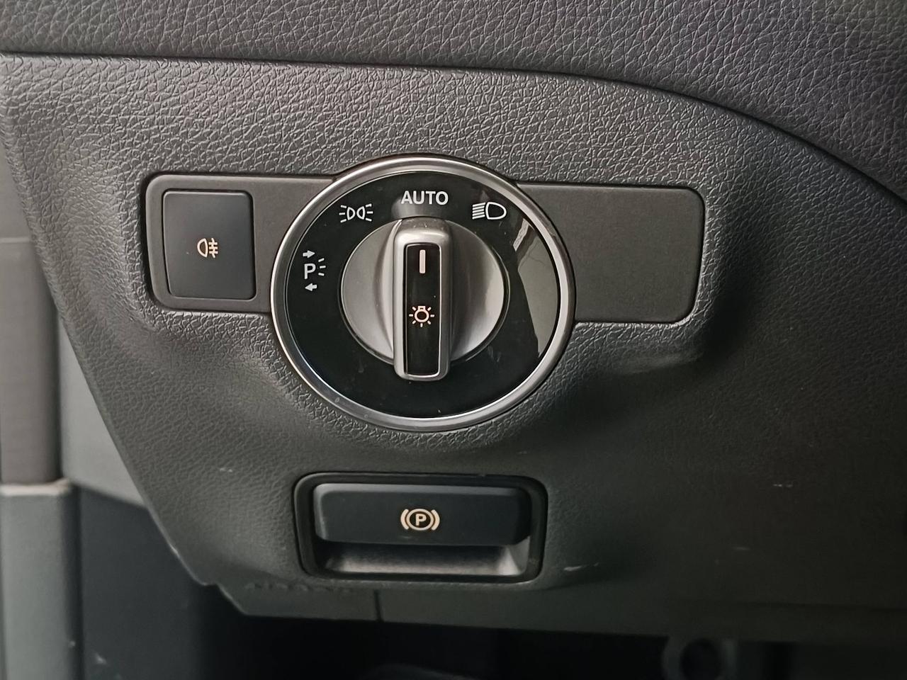 Mercedes-Benz CLA - C117 - CLA 200 d Premium auto FL