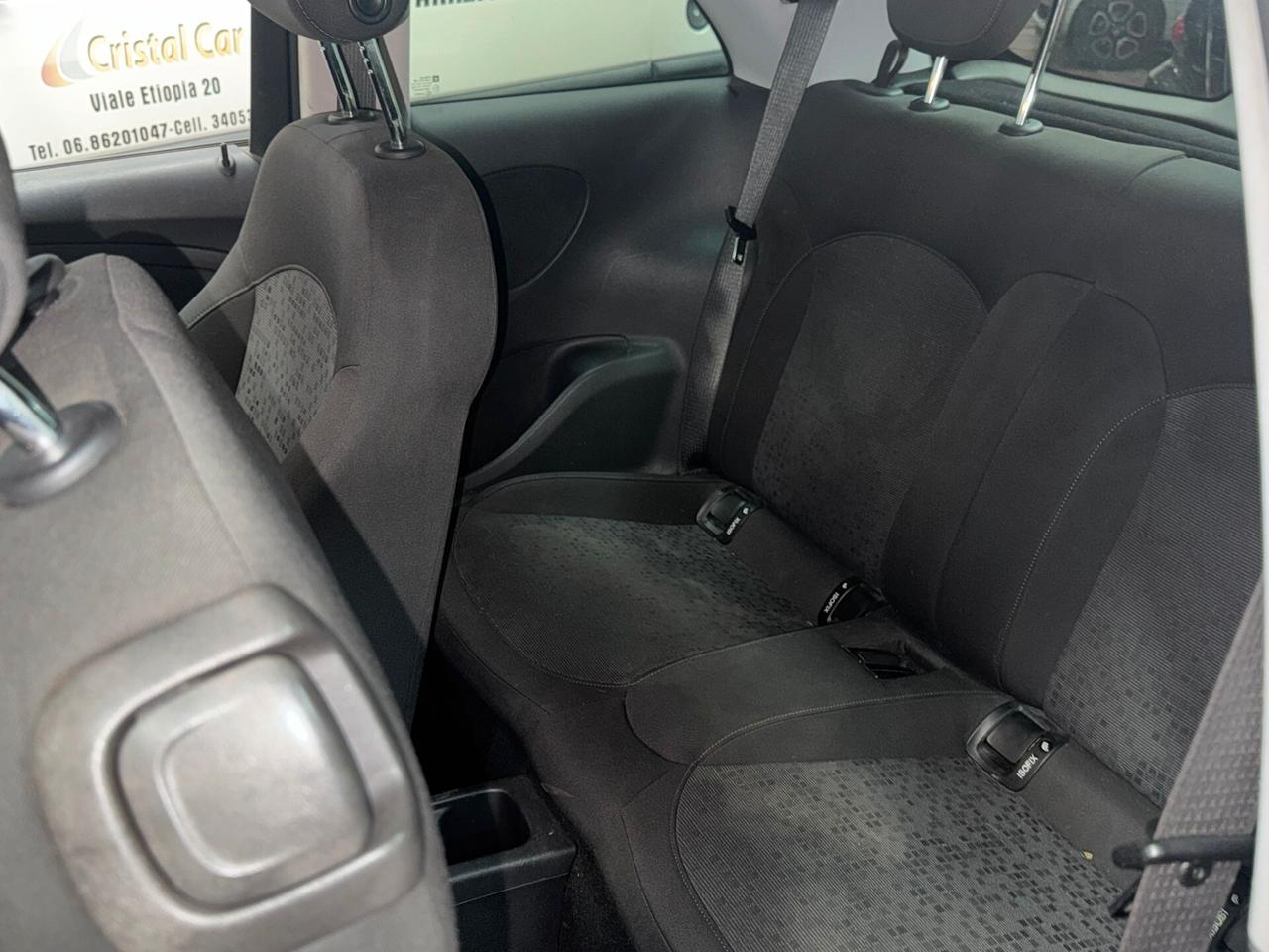 Opel Adam 1.2 70 CV White-Black