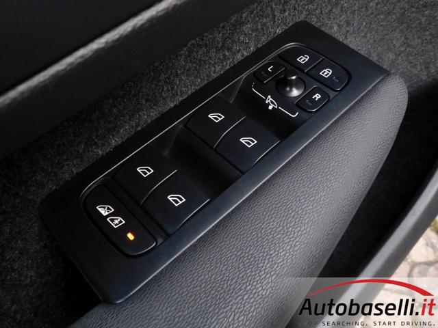 VOLVO XC40 B3 2.000 MHEV 163CV CORE AUTOMATICA NAVIGATORE