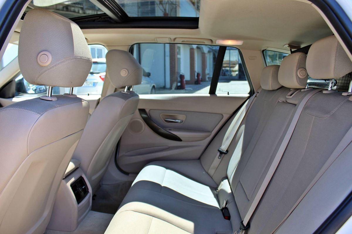 BMW - Serie 3 Touring - 320d Modern
