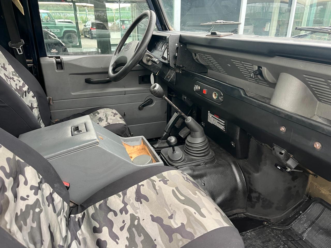 Land Rover Defender 90 BENZINA 6 POSTI