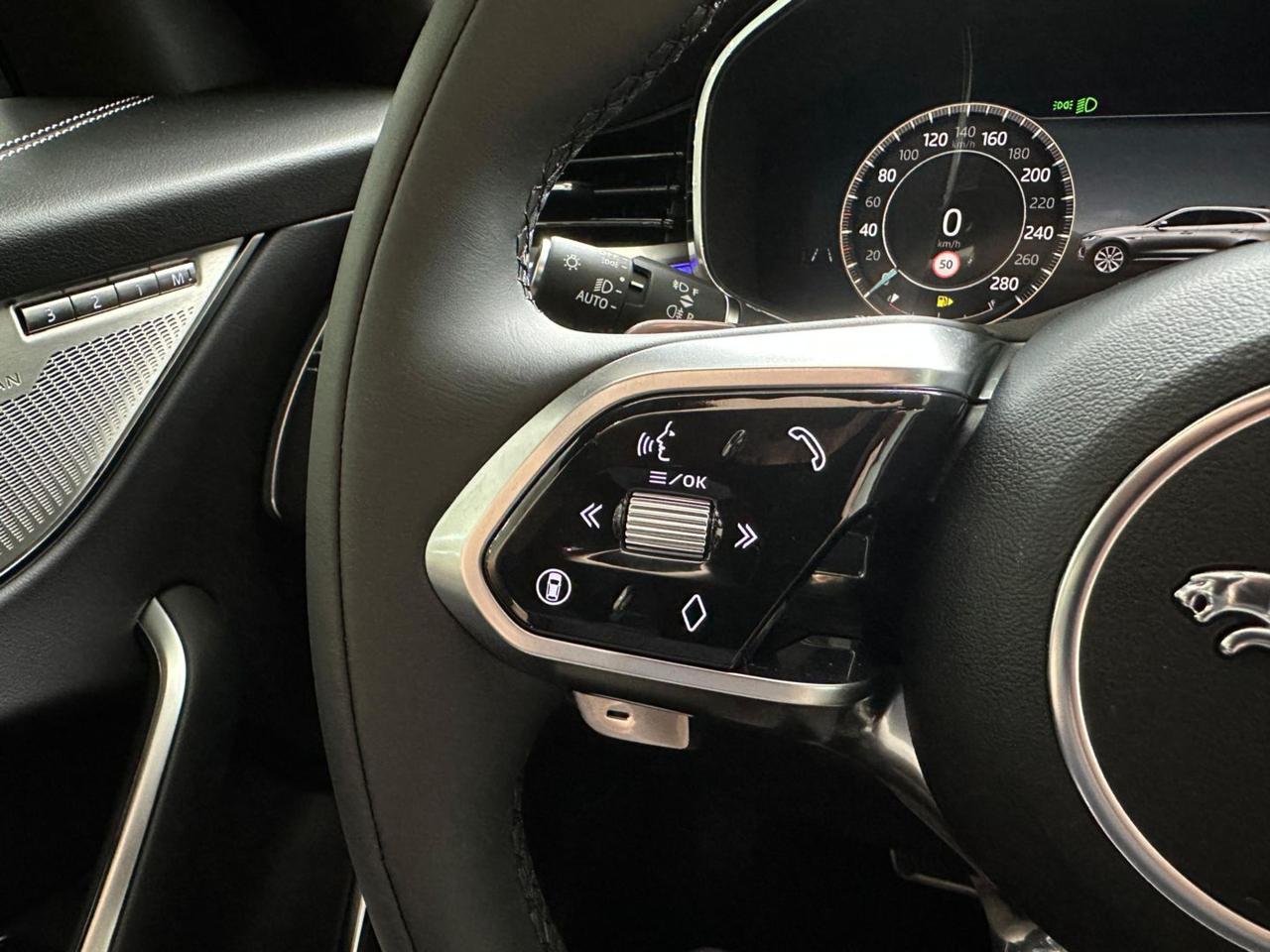 Jaguar F-Pace SE R-Dynamic AWD Navi Tetto C21 BlackPack RDynamic