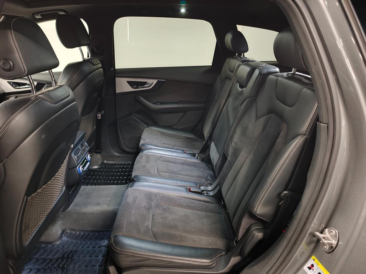 Audi Q7 3.0 TDI 272 CV quattro S Line Tetto Sospensioni