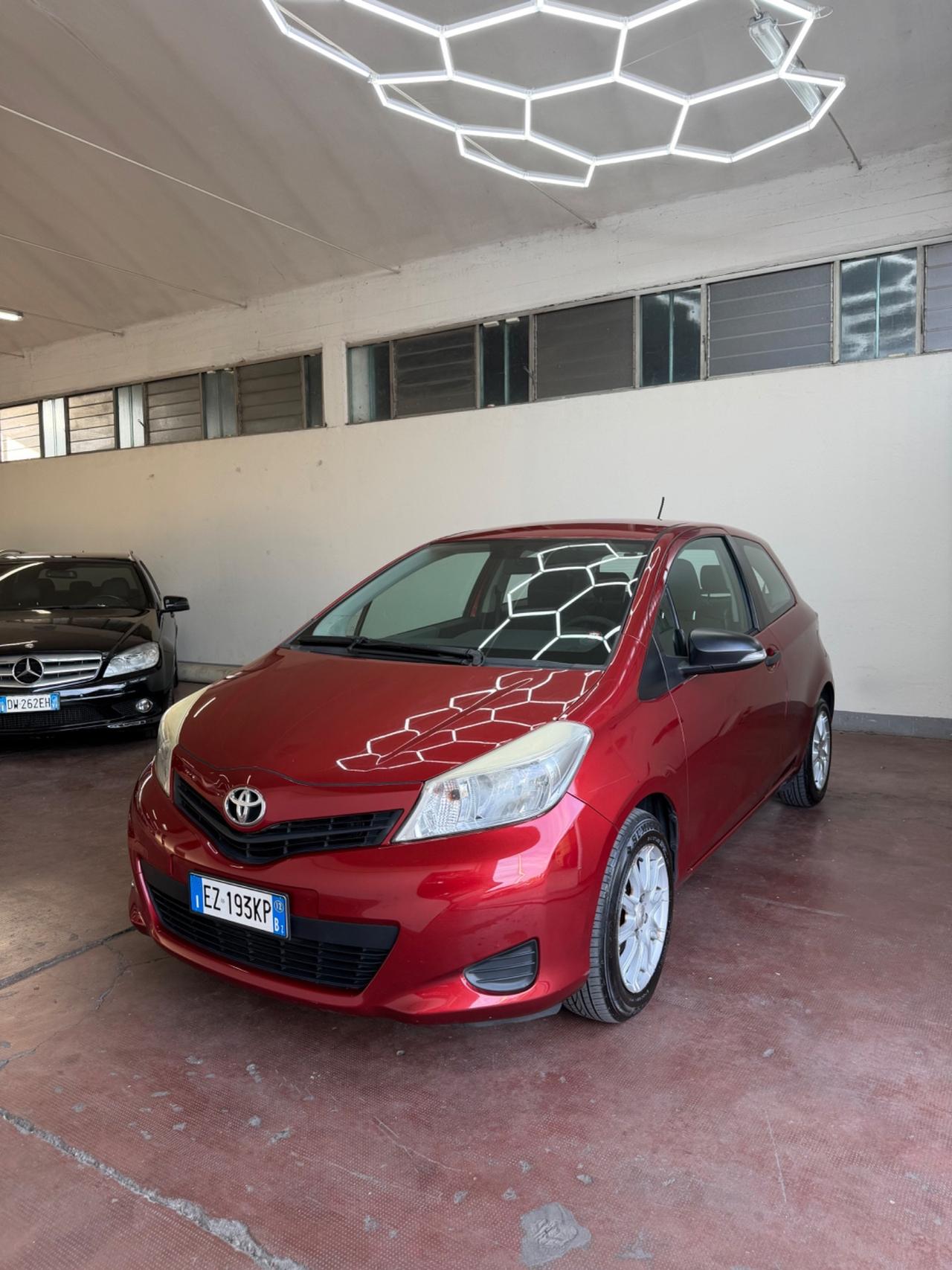 Toyota Yaris 1.0 3 porte Active neopatentati