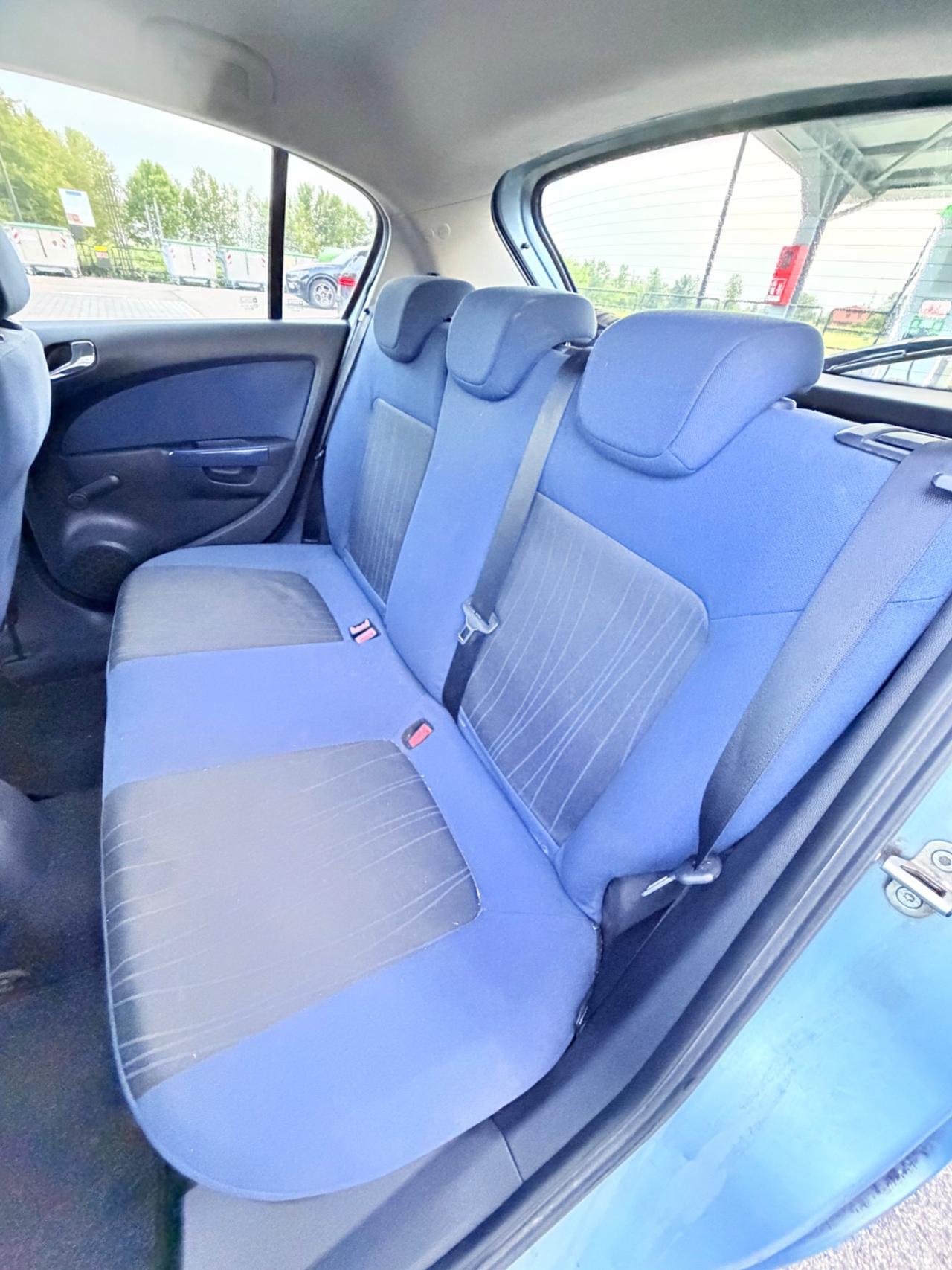 Opel Corsa 1.2 5 porte Cosmo