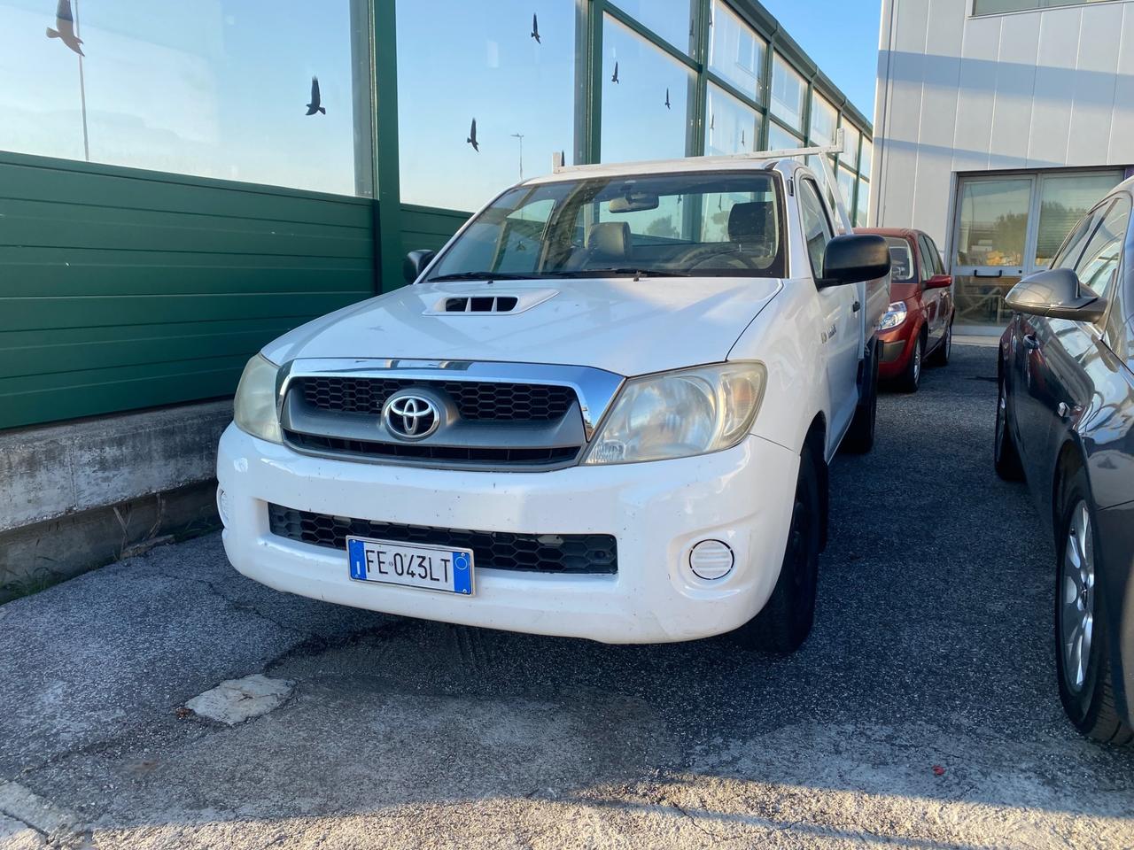Toyota Hilux 2.5 D-4D 2WD Cassonato....