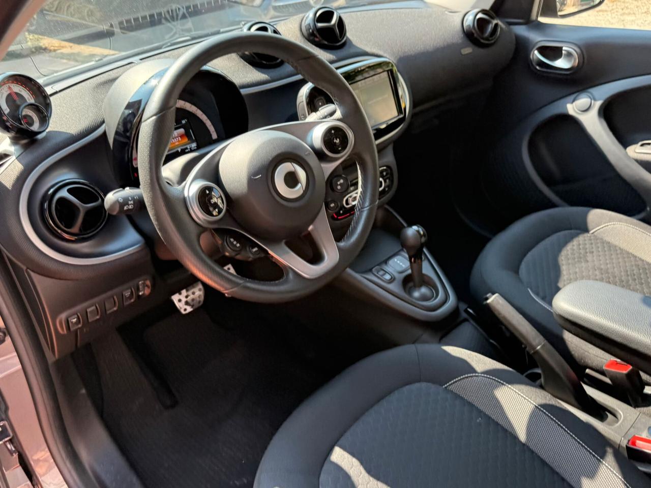 Smart ForFour EQ Pulse Tetto pan.