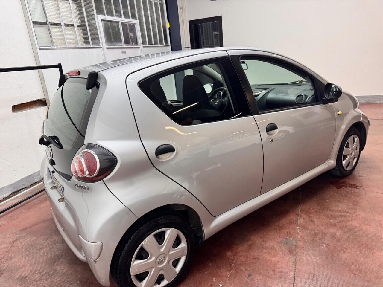 Toyota Aygo 1.0 12V VVT-i 5 porte Deep Ocean Connect