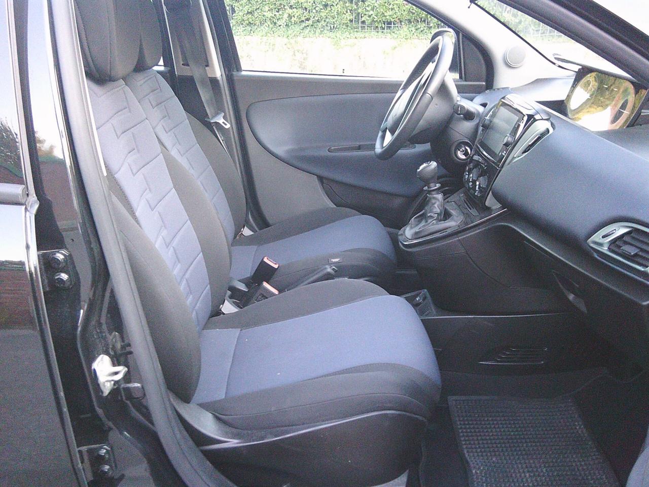 Lancia Ypsilon 1.0 FireFly 5 porte S&S Hybrid Gold Plus
