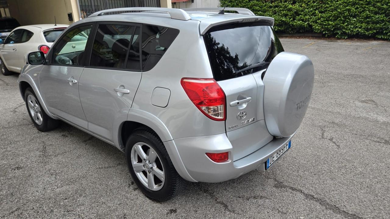 Toyota RAV 4 2.2 D-4D 177 CV Luxury 4x4