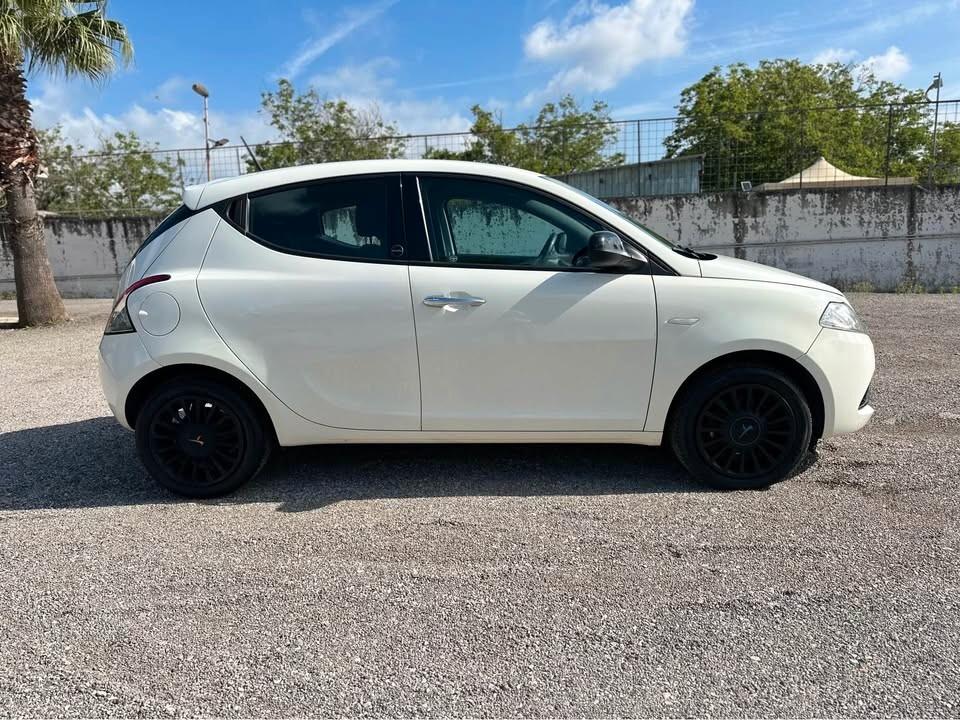 Lancia Ypsilon 1.0 FireFly 5 porte S&S Hybrid Ecochic Gold 2021