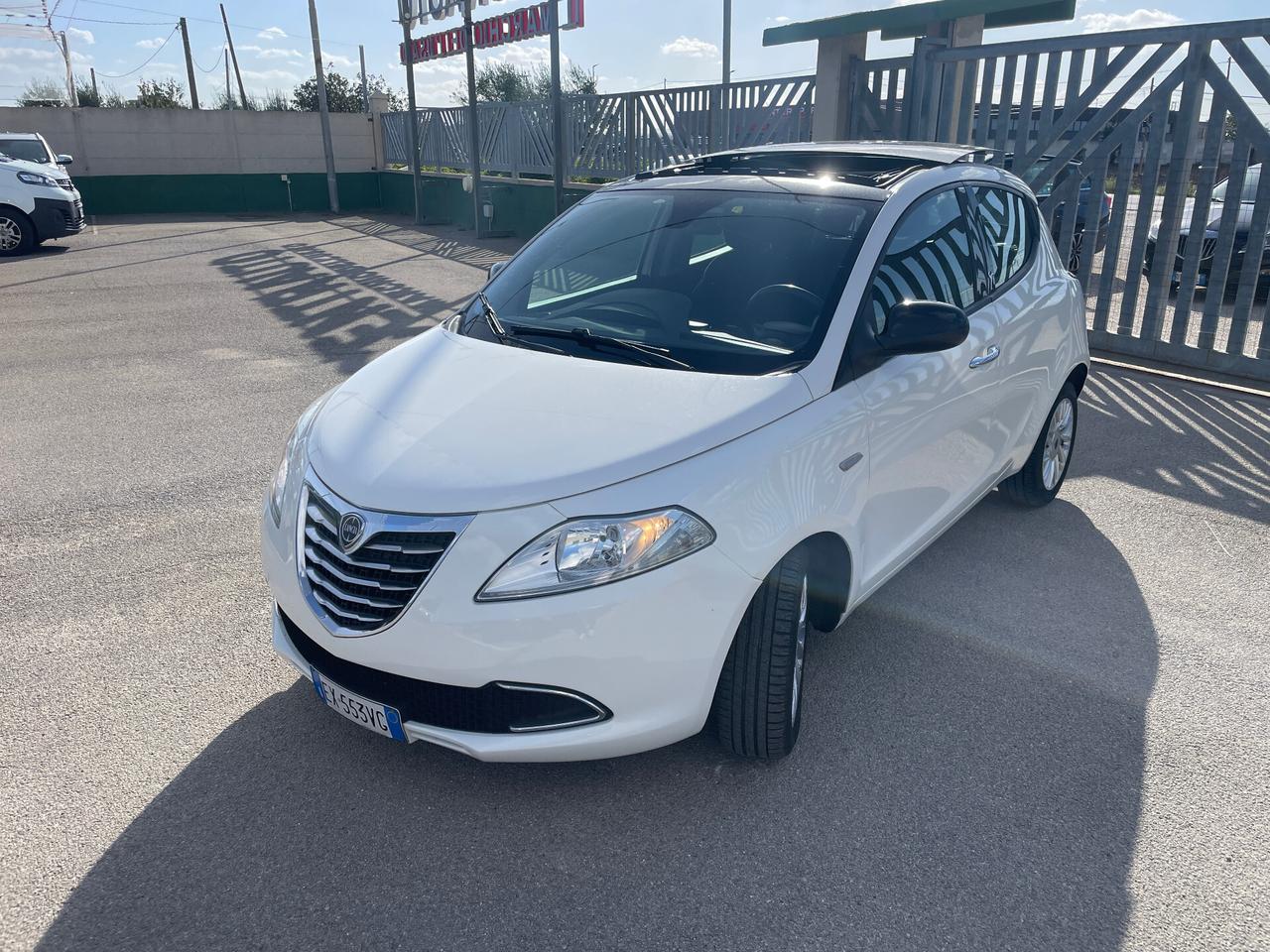 Lancia Ypsilon 1.3 MJT 16V 95 CV 5 porte Gold-TETTO