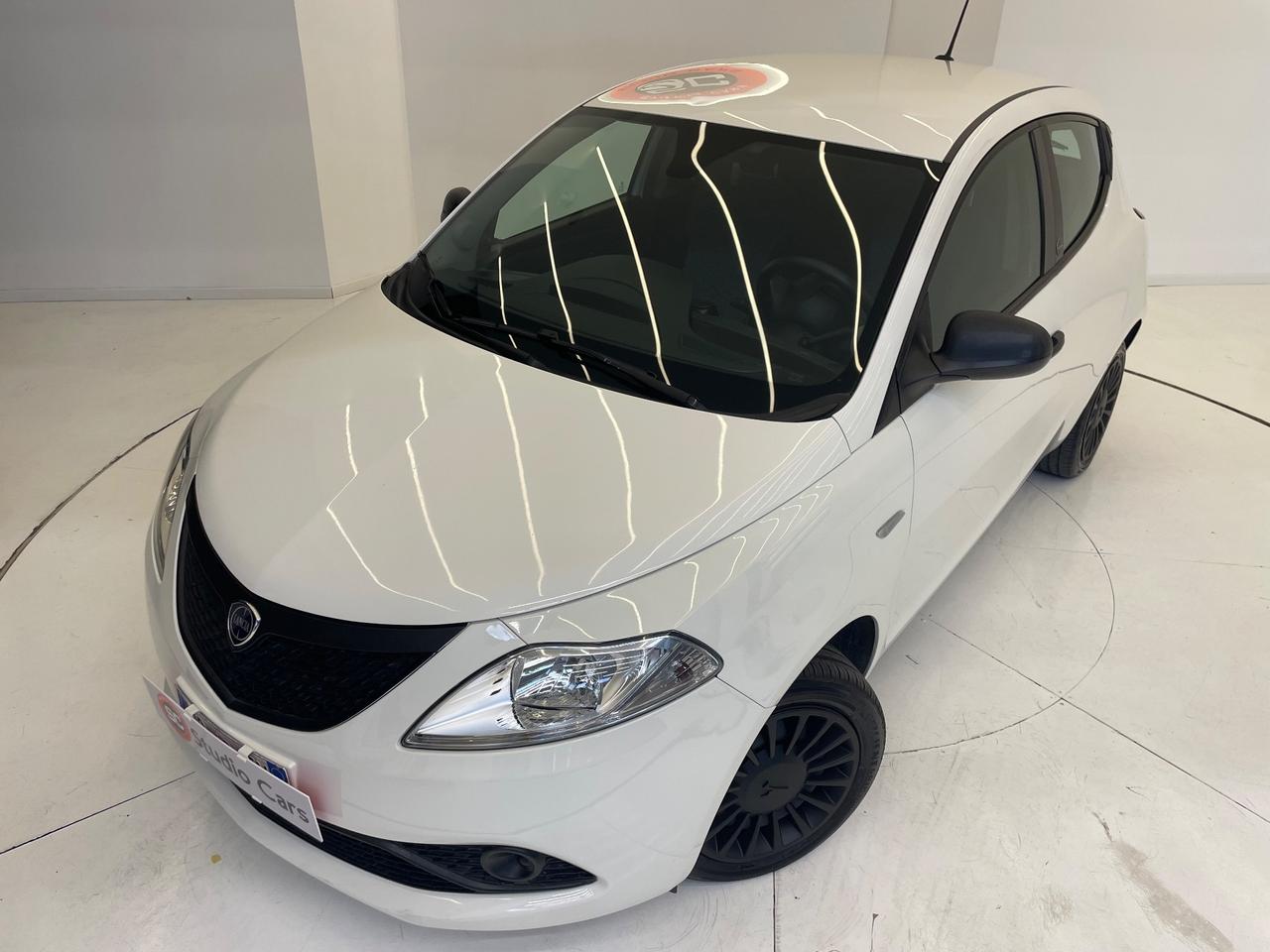 Lancia Ypsilon 1.0 FireFly 5 porte S&S Hybrid Ecochic Silver