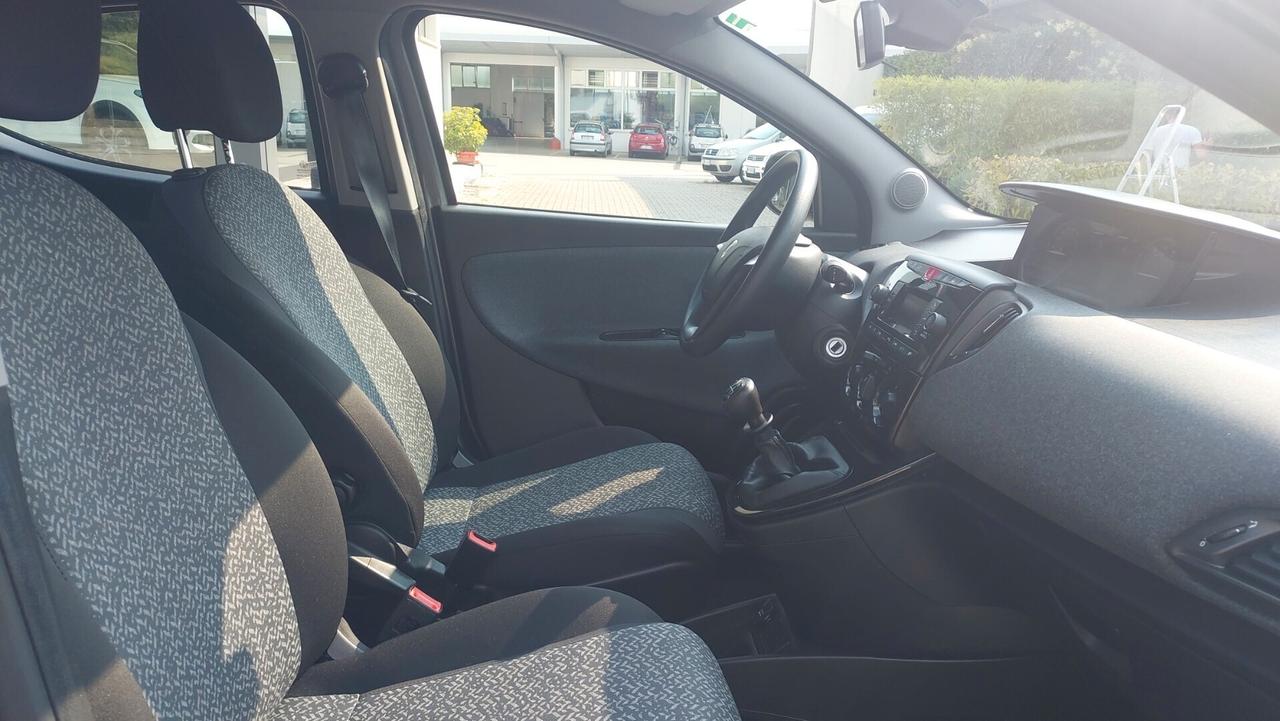 Lancia Ypsilon 1.0 FireFly 5 porte S&S Hybrid Silver Plus