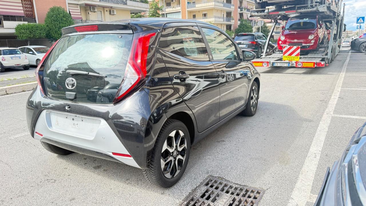 Toyota Aygo Connect 1.0 VVT-i 72 CV 5 porte x-play LED NAVI KAMERA CERCHI 16 PDC BLUETOOTH