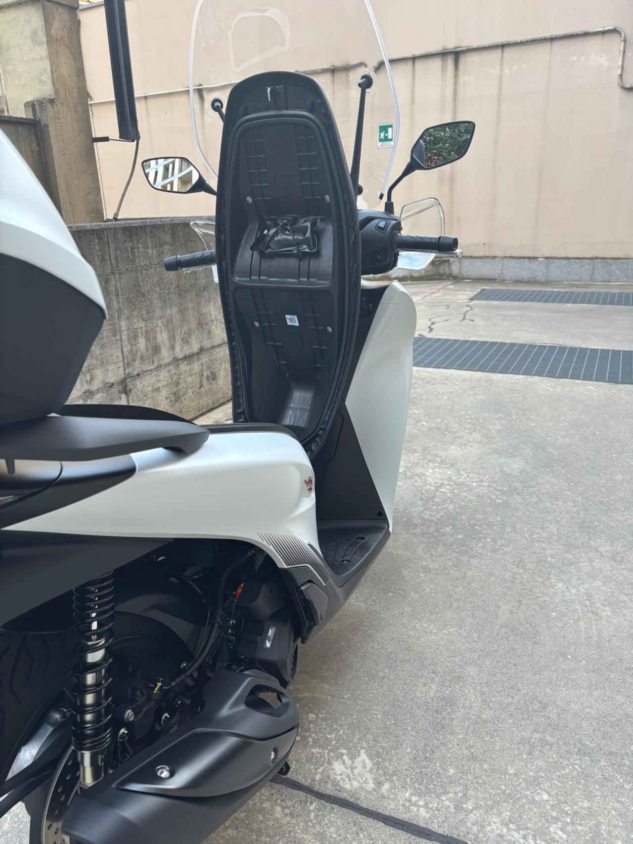 Honda SH 125 Sport Matt Pearl Cool White NUOVO