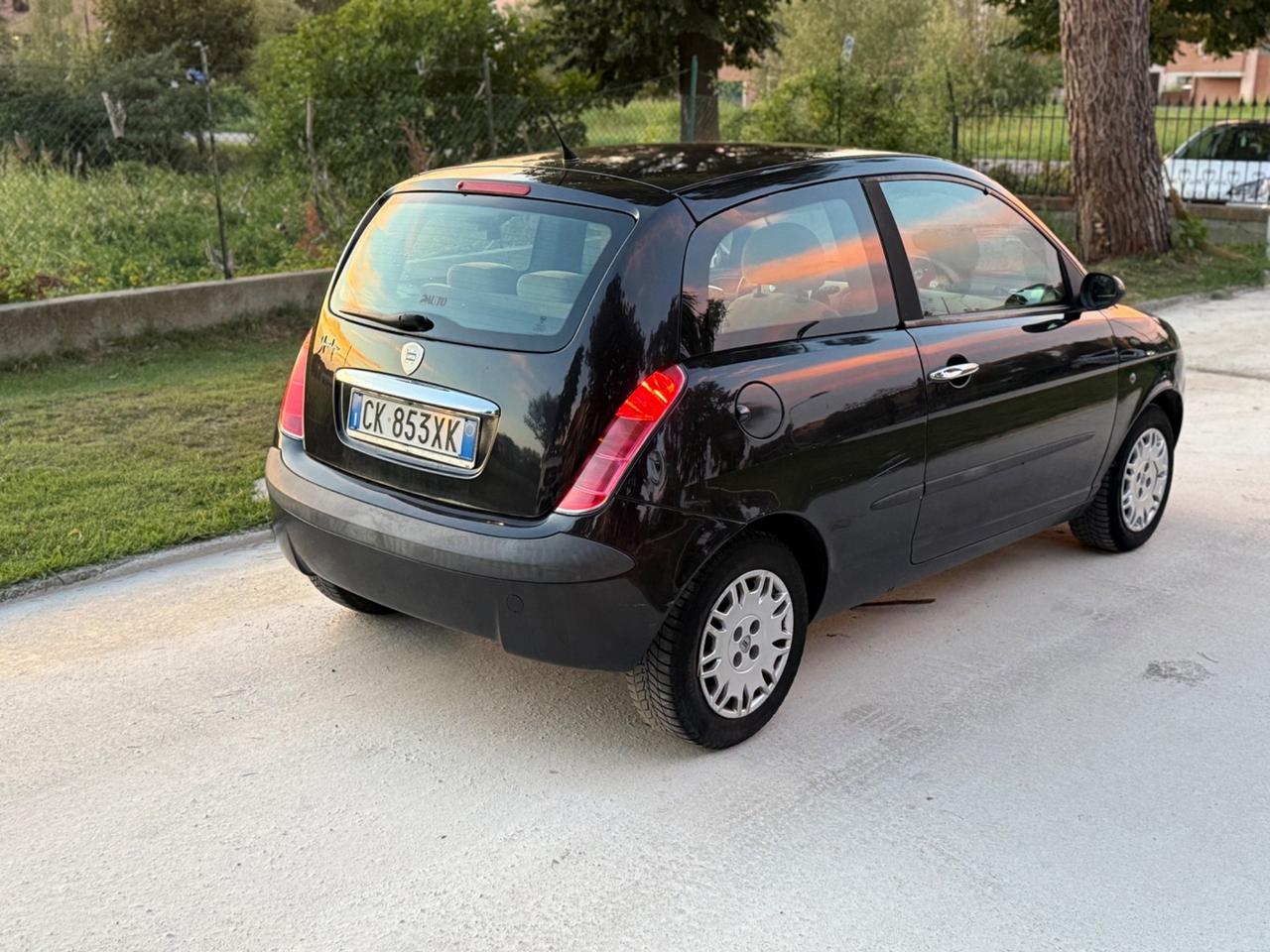 Lancia Ypsilon 1.4 16V Oro