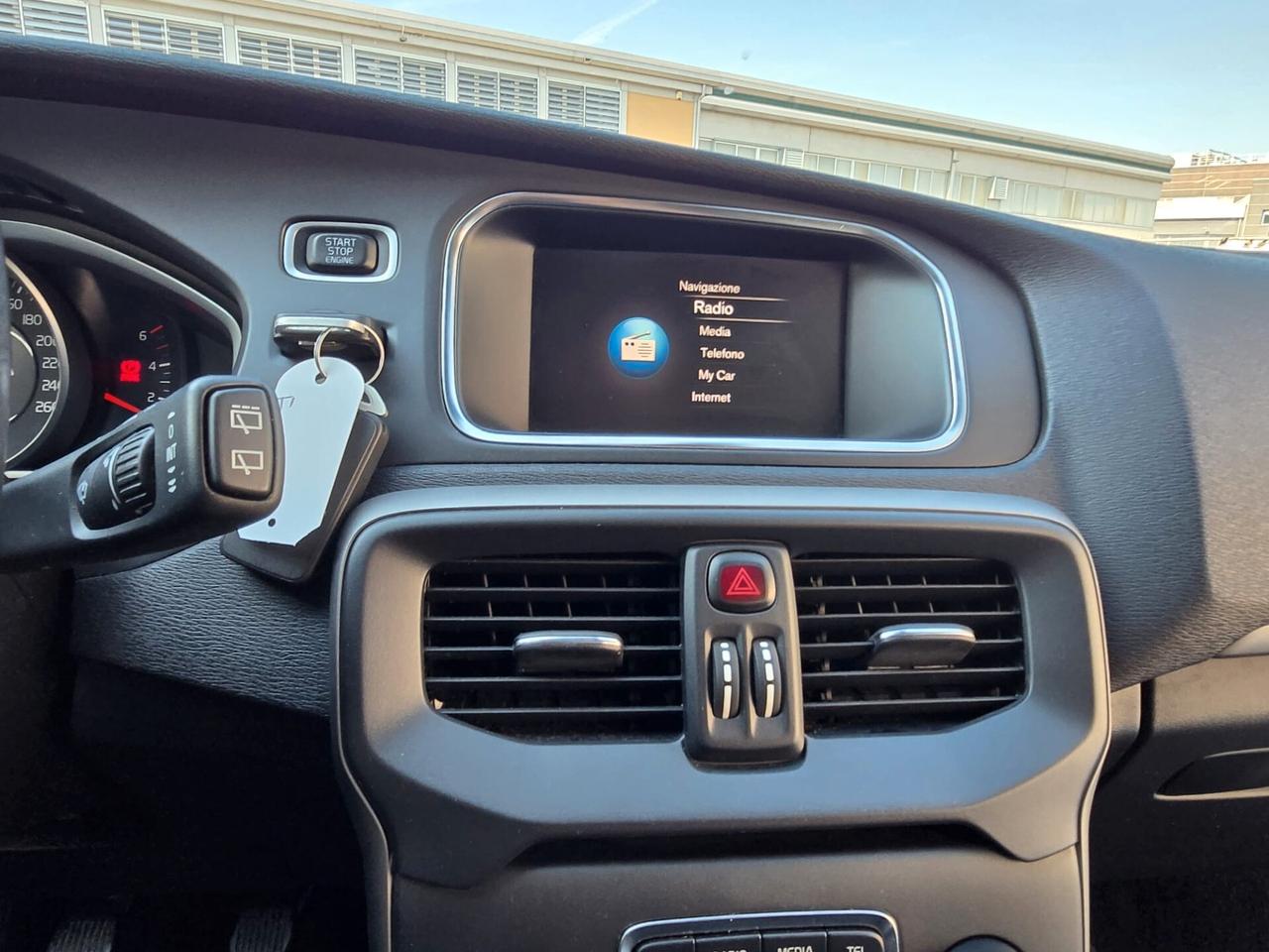 VOLVO V40 D2 MOMENTUM 2.0 DIESEL