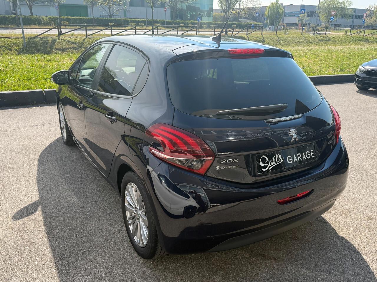 Peugeot 208 1.2 benzina Neopatentati