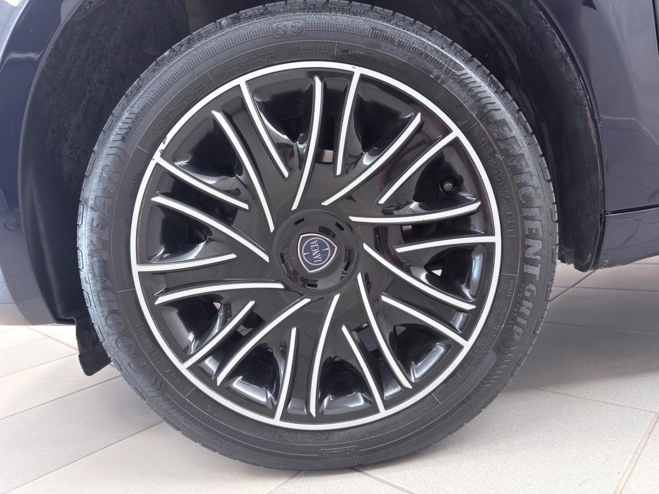 Lancia Ypsilon 1.0 FireFly 5 porte S&S Hybrid Ecochic A. Ferretti