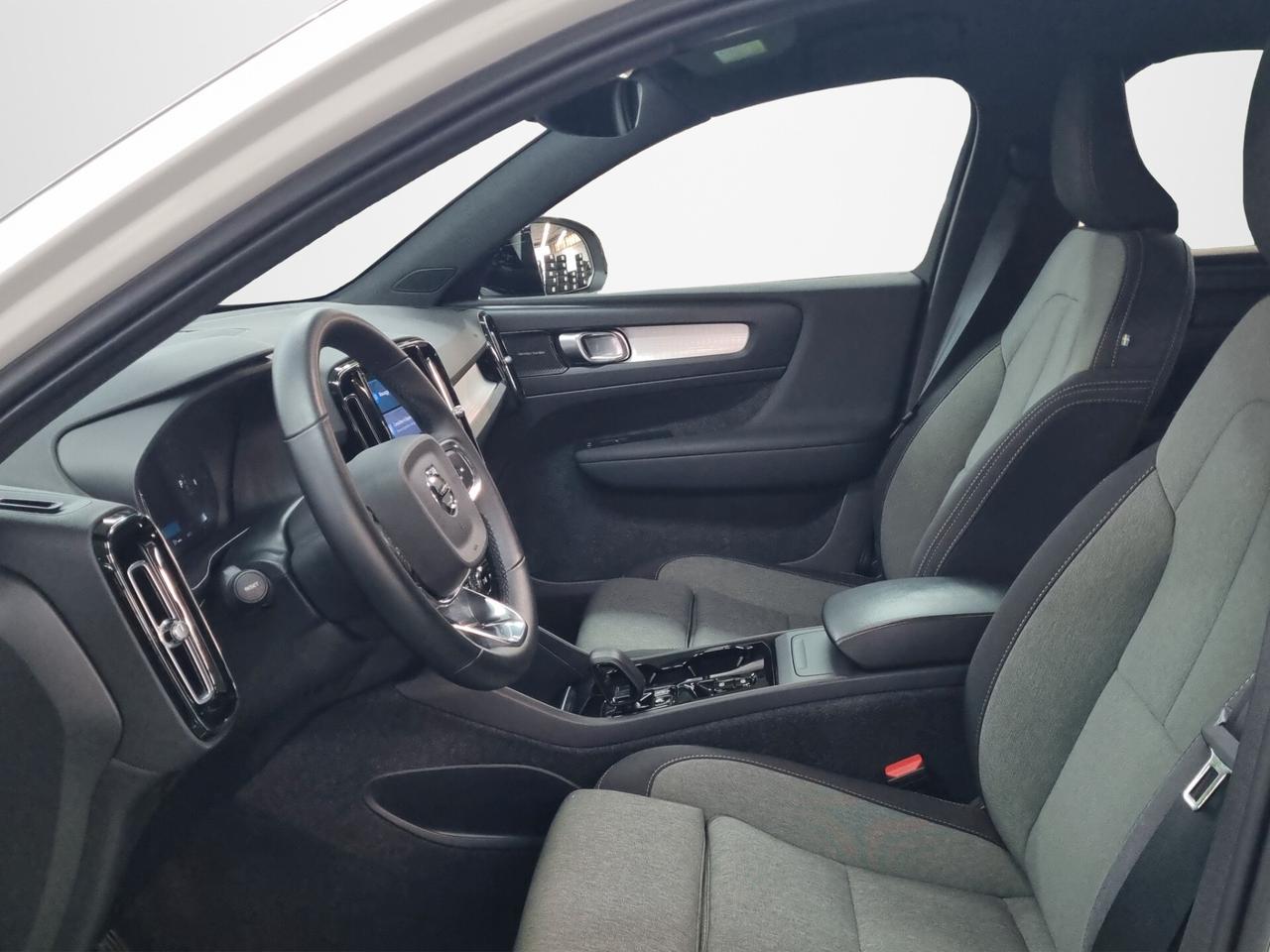 Volvo XC40 B3 automatico Plus Dark