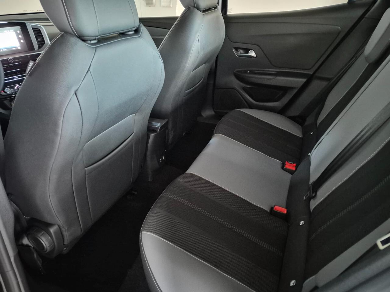 Peugeot 208 ALLURE 1.2 APPLE CARPLAY + ANDROID AUTO LED NAVI