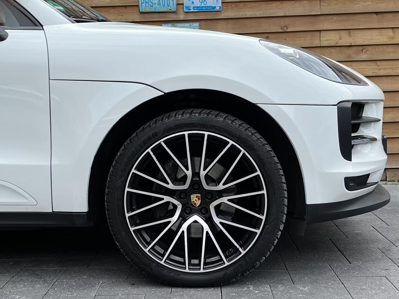 Porsche Macan 2.0 TETTO Navi LED SPORT CHRONO