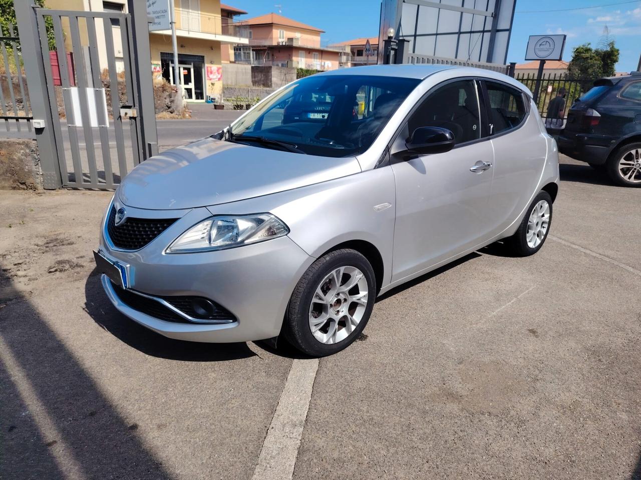 Lancia Ypsilon 1.2 69 CV 5 porte Gold